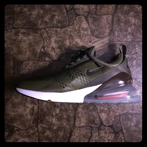 Nike Air Max 270 - Picture 1 of 5